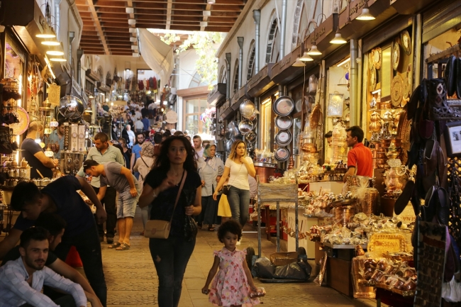 Geçmişin bütün renklerini barındıran 500 yıllık tarihi Kapalı Çarşı